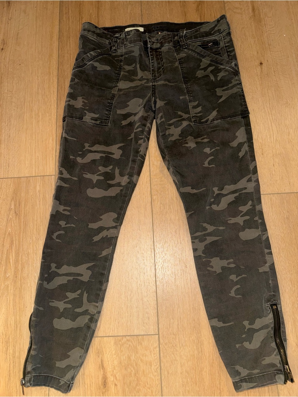 KUT From The Kloth Camo Skinny Cargo Pants Ankle Zip Size 8